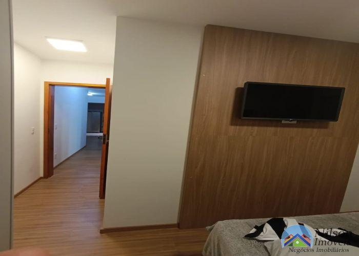b5e6c6eb-5c5d-40b2-a72a-cf107461aafc.jpg